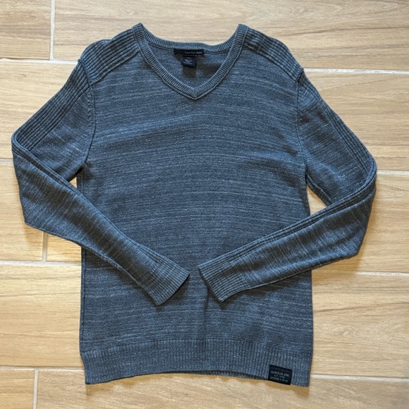 Calvin Klein Sweater - Picture 1 of 2